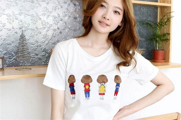 白色衣服上的油漬怎么去除 白色衣服沾上油漬怎么清洗 白色衣服上的油漬怎么去除 白色衣服沾上油漬怎么清洗