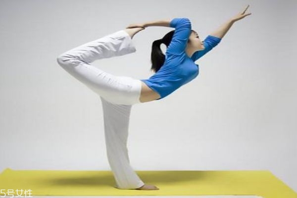 人為什么會(huì)駝背呢 造成駝背的原因有什么呢 人為什么會(huì)駝背呢 造成駝背的原因有什么呢