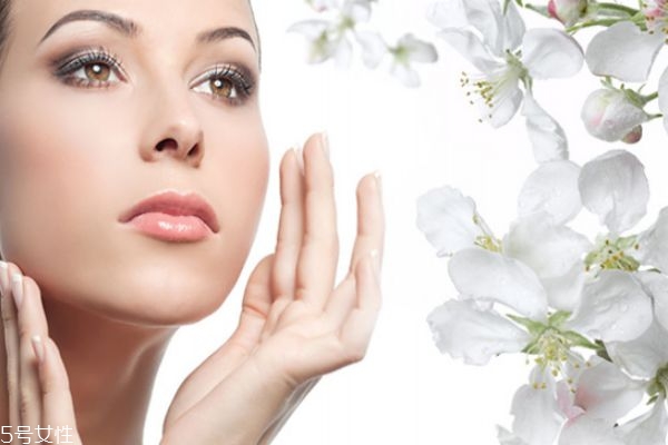 美容液在哪個(gè)步驟使用 美容液的使用順序 美容液在哪個(gè)步驟使用 美容液的使用順序