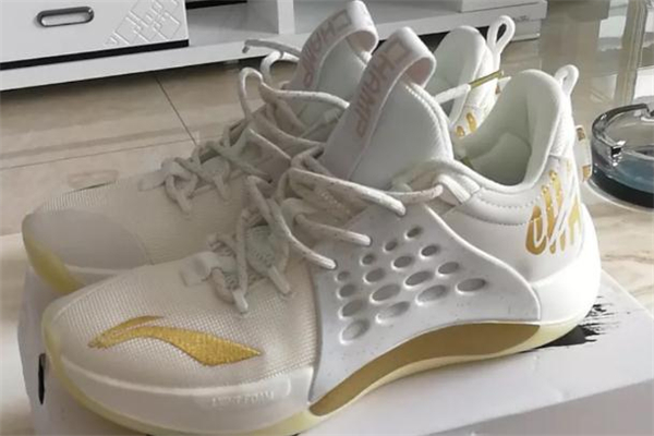 李寧音速7贊助版測評 音速7贊助版和普通版區(qū)別 李寧音速7贊助版測評 音速7贊助版和普通版區(qū)別