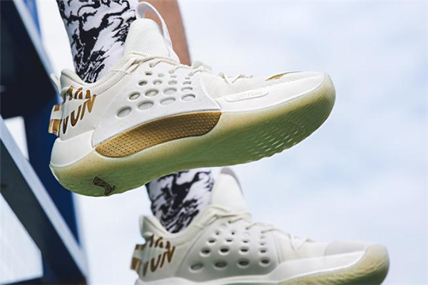 李寧音速7贊助版測評 音速7贊助版和普通版區(qū)別 李寧音速7贊助版測評 音速7贊助版和普通版區(qū)別