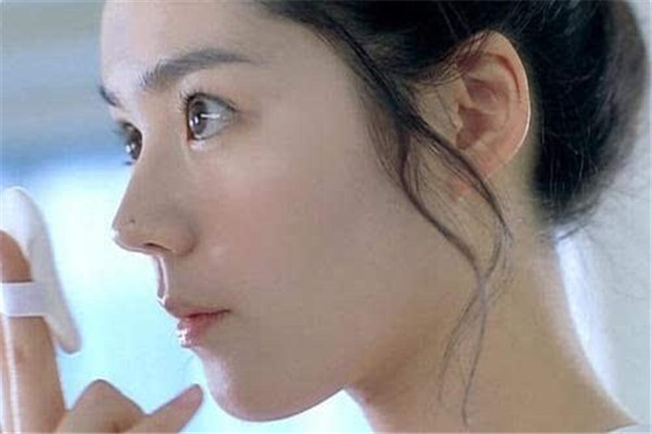 鼻子脫皮撕下來紅紅的怎么辦 鼻子巧妙護理 鼻子脫皮撕下來紅紅的怎么辦 鼻子巧妙護理