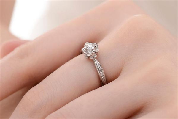 周大生鉆戒一般多少錢 周大生鉆戒價(jià)格