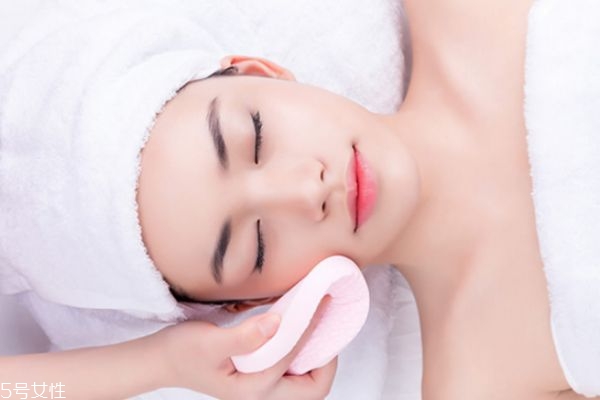 美容液在哪個(gè)步驟使用 美容液的使用順序 美容液在哪個(gè)步驟使用 美容液的使用順序