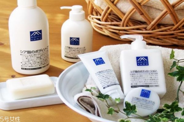 身體乳什么時(shí)候抹最好 不洗澡也可以用身體乳 身體乳什么時(shí)候抹最好 不洗澡也可以用身體乳