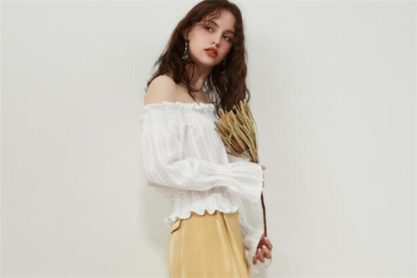 白色衣服染上辣椒油怎么洗掉 白衣服滴了辣椒油怎么辦 白色衣服染上辣椒油怎么洗掉 白衣服滴了辣椒油怎么辦