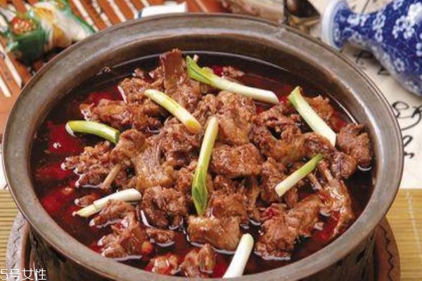 狗肉怎么做好吃呢 狗肉有什么功效呢 狗肉怎么做好吃呢 狗肉有什么功效呢