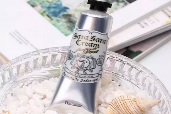 止汗噴霧好還是走珠好 超好用的止汗產品推薦 止汗噴霧好還是走珠好 超好用的止汗產品推薦