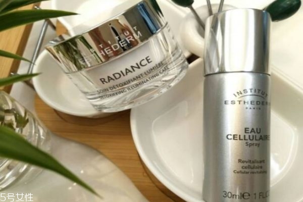 雅詩(shī)敦是一個(gè)怎么樣的品牌呢 雅詩(shī)敦的眼霜怎么樣呢