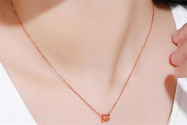 周六福小蠻腰項(xiàng)鏈多少錢(qián) 周六福小蠻腰項(xiàng)鏈寓意 周六福小蠻腰項(xiàng)鏈多少錢(qián) 周六福小蠻腰項(xiàng)鏈寓意