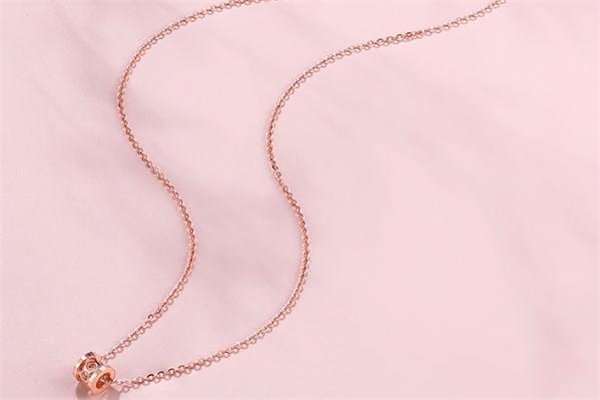 周六福小蠻腰項(xiàng)鏈多少錢(qián) 周六福小蠻腰項(xiàng)鏈寓意 周六福小蠻腰項(xiàng)鏈多少錢(qián) 周六福小蠻腰項(xiàng)鏈寓意