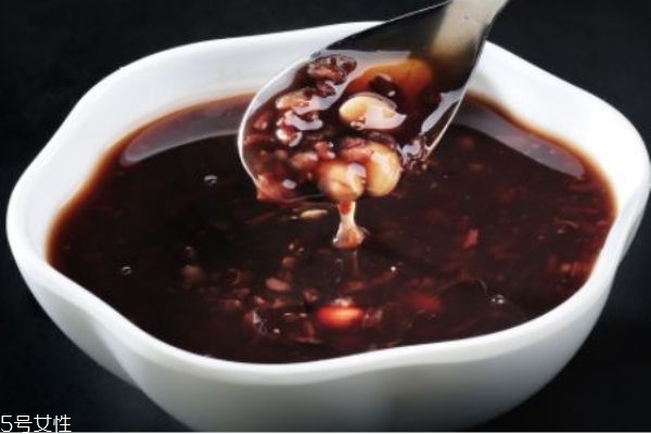吃黑米粥有什么好處呢 黑米粥有什么營養(yǎng)價(jià)值呢