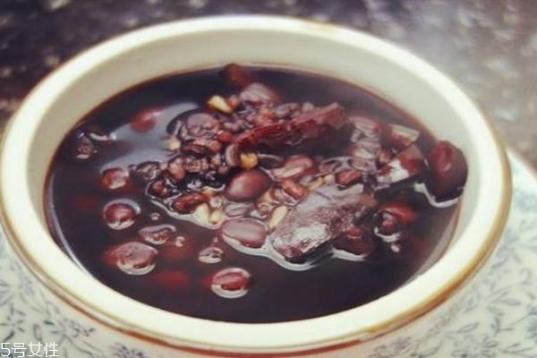 吃黑米粥有什么好處呢 黑米粥有什么營養(yǎng)價(jià)值呢
