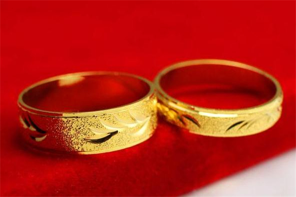 黃金戒指和鉆石戒指哪個(gè)好 黃金戒指和鉆石戒指哪個(gè)保值 黃金戒指和鉆石戒指哪個(gè)好 黃金戒指和鉆石戒指哪個(gè)保值
