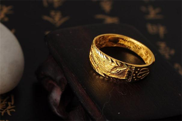 黃金戒指上都有標(biāo)志嗎 黃金戒指沒有鋼印是假的嗎 黃金戒指上都有標(biāo)志嗎 黃金戒指沒有鋼印是假的嗎