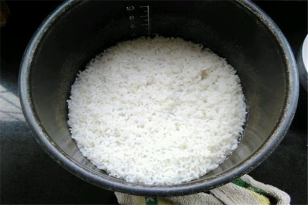 米飯用微波爐熱幾分鐘 米飯的加熱時間 米飯用微波爐熱幾分鐘 米飯的加熱時間