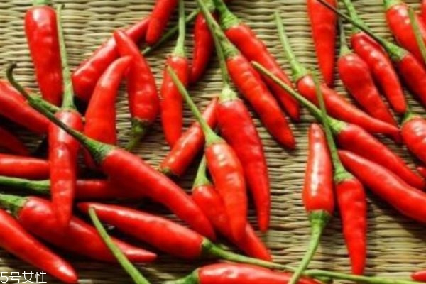 紅椒是什么椒呢 紅椒有什么作用呢 紅椒是什么椒呢 紅椒有什么作用呢