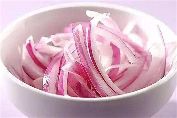 洋蔥燉冰糖可以止咳嗎 洋蔥燉冰糖的做法 洋蔥燉冰糖可以止咳嗎 洋蔥燉冰糖的做法