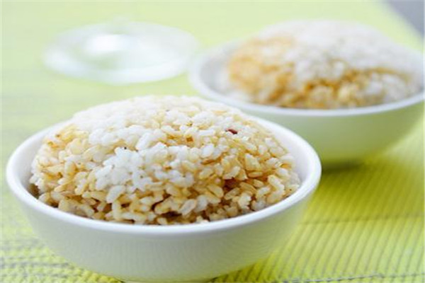 米飯能放冰箱嗎 米飯放冰箱好嗎 米飯能放冰箱嗎 米飯放冰箱好嗎