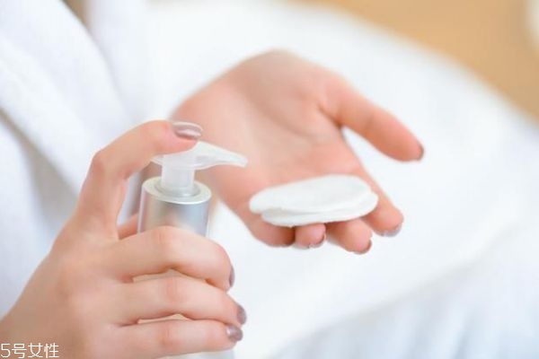 不能用什么樣的化妝水來濕敷 濕敷的時間大概要多久 不能用什么樣的化妝水來濕敷 濕敷的時間大概要多久