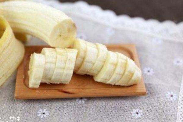 香蕉有什么營(yíng)養(yǎng)價(jià)值呢 吃香蕉有什么好處呢