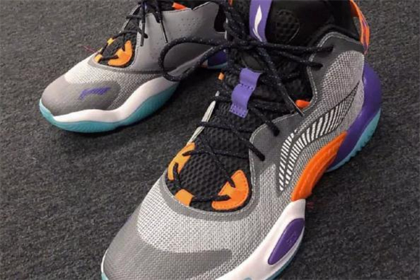 李寧空襲6諜照 空襲6和閃擊6哪個好 李寧空襲6諜照 空襲6和閃擊6哪個好