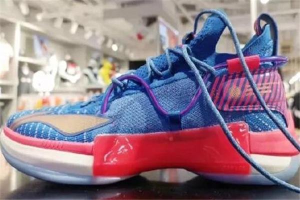 李寧空襲6諜照 空襲6和閃擊6哪個好 李寧空襲6諜照 空襲6和閃擊6哪個好