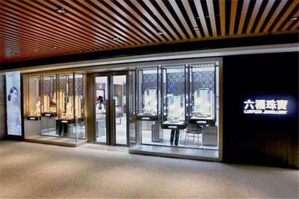 六福珠寶和老鳳祥哪個(gè)好 六福珠寶和老鳳祥品牌對(duì)比 六福珠寶和老鳳祥哪個(gè)好 六福珠寶和老鳳祥品牌對(duì)比