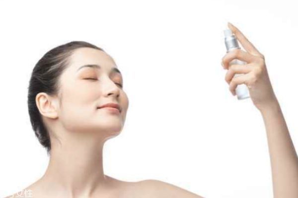 臉干癢用什么補(bǔ)水 臉部干癢怎么回事 臉干癢用什么補(bǔ)水 臉部干癢怎么回事