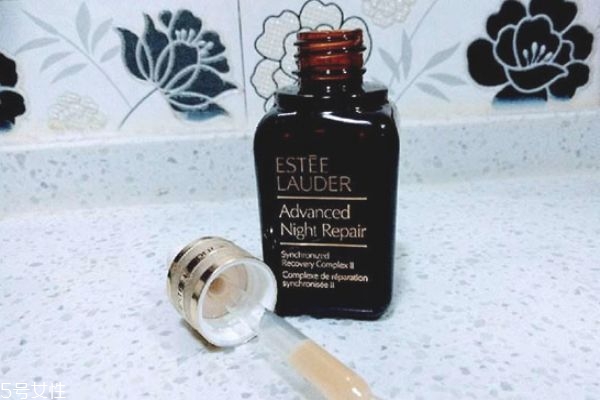 為什么小棕瓶精華越涂臉越黑 小棕瓶精華用會黑嗎 為什么小棕瓶精華越涂臉越黑 小棕瓶精華用會黑嗎