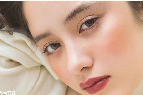 口紅當腮紅畫法 腮紅的畫法要點 口紅當腮紅畫法 腮紅的畫法要點