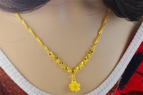 黃金項(xiàng)鏈為什么會變色 黃金項(xiàng)鏈變色了怎么辦 黃金項(xiàng)鏈為什么會變色 黃金項(xiàng)鏈變色了怎么辦