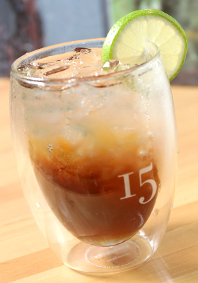 簡(jiǎn)單做出好喝的冰咖啡 熱天里的舒心味