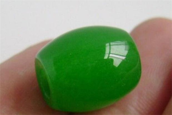 馬來(lái)玉是什么玉 馬來(lái)玉對(duì)身體有害嗎 馬來(lái)玉是什么玉 馬來(lái)玉對(duì)身體有害嗎