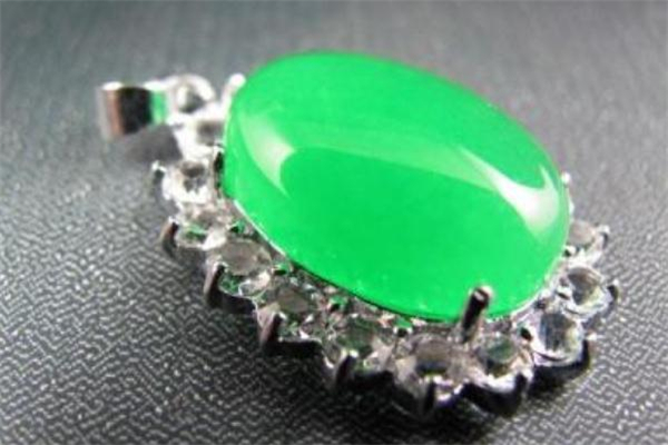 馬來(lái)玉是什么玉 馬來(lái)玉對(duì)身體有害嗎 馬來(lái)玉是什么玉 馬來(lái)玉對(duì)身體有害嗎