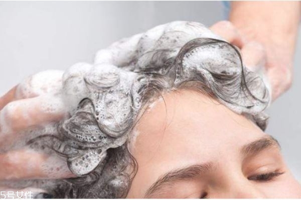 洗發(fā)水過(guò)期還能用嗎 洗發(fā)水保質(zhì)期多久 洗發(fā)水過(guò)期還能用嗎 洗發(fā)水保質(zhì)期多久