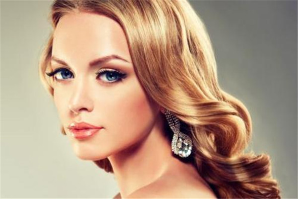 頭發(fā)掉色嚴(yán)重怎么辦 掉色應(yīng)注意護(hù)理方法 頭發(fā)掉色嚴(yán)重怎么辦 掉色應(yīng)注意護(hù)理方法