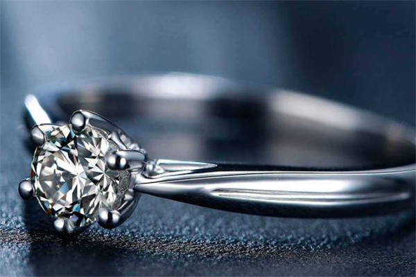 結婚紀念日送什么珠寶首飾好 結婚紀念日送禮物攻略 結婚紀念日送什么珠寶首飾好 結婚紀念日送禮物攻略