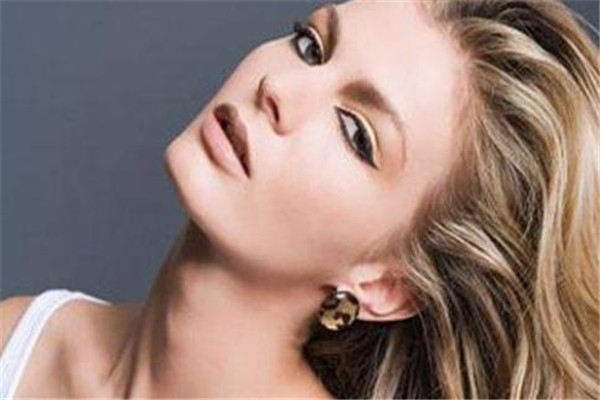 頭發(fā)掉色嚴(yán)重怎么辦 掉色應(yīng)注意護(hù)理方法 頭發(fā)掉色嚴(yán)重怎么辦 掉色應(yīng)注意護(hù)理方法