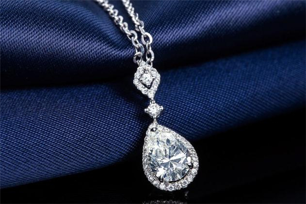 結婚紀念日送什么珠寶首飾好 結婚紀念日送禮物攻略 結婚紀念日送什么珠寶首飾好 結婚紀念日送禮物攻略