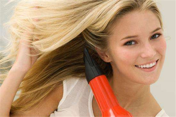 染頭發(fā)對身體有什么危害 染頭發(fā)的危害 染頭發(fā)對身體有什么危害 染頭發(fā)的危害