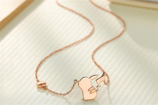 潮宏基皮卡丘項(xiàng)鏈多少錢 寶可夢皮卡丘閃電項(xiàng)鏈價格