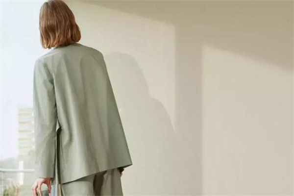 鼠尾草綠搭配什么顏色好看 鼠尾草綠和哪個顏色搭配 鼠尾草綠搭配什么顏色好看 鼠尾草綠和哪個顏色搭配