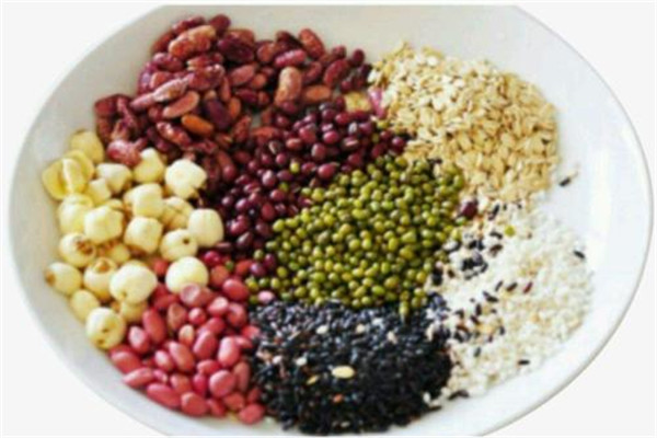 八寶粥的功效與作用是什么 八寶粥有什么作用 八寶粥的功效與作用是什么 八寶粥有什么作用