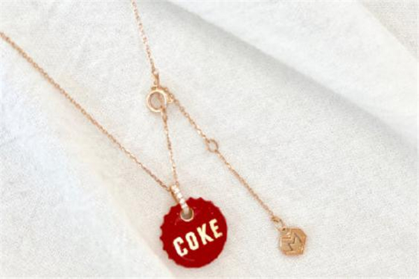 肥宅快樂水項(xiàng)鏈?zhǔn)鞘裁磁谱?肥宅快樂水項(xiàng)鏈在哪買 肥宅快樂水項(xiàng)鏈?zhǔn)鞘裁磁谱?肥宅快樂水項(xiàng)鏈在哪買