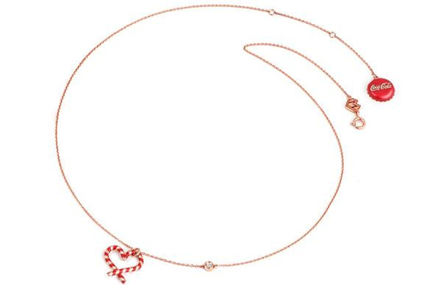 肥宅快樂水項(xiàng)鏈多少錢 周大?？煽诳蓸讽?xiàng)鏈價(jià)格