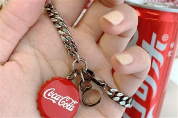 肥宅快樂(lè)水手鏈多少錢 周大?？煽诳蓸?lè)手鏈價(jià)格