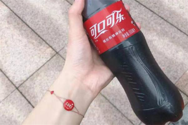 肥宅快樂(lè)水手鏈多少錢 周大?？煽诳蓸?lè)手鏈價(jià)格