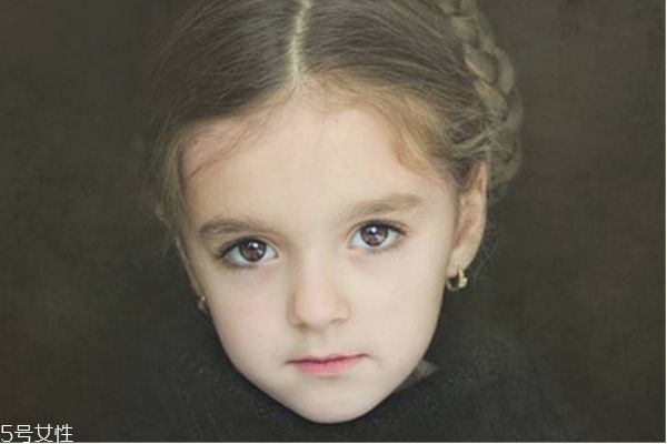 兒童女孩梳頭發(fā)的花樣 小女孩花式扎頭發(fā)步驟 兒童女孩梳頭發(fā)的花樣 小女孩花式扎頭發(fā)步驟