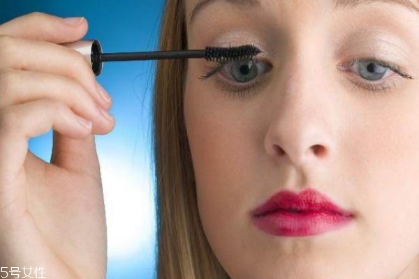 化妝刷刷毛越柔軟越好嗎 化妝刷越扎實(shí)蓬松越好嗎 化妝刷刷毛越柔軟越好嗎 化妝刷越扎實(shí)蓬松越好嗎